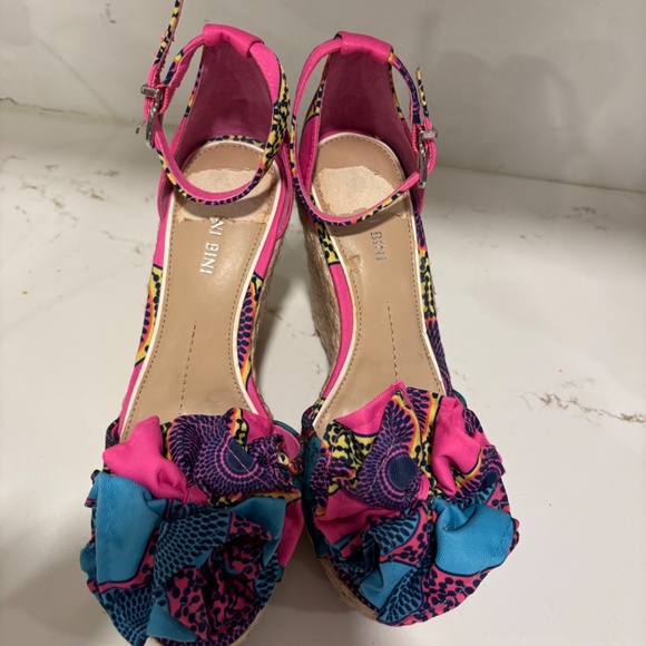 Gianni Bini Bold Color Pink and Blue Heels with Floral Accents 6.5 - Picture 8 of 11
